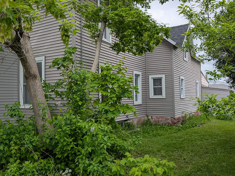 74 Beach St — Photo 1
