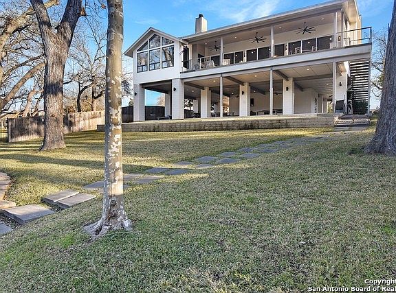 5th image of 530 Woodlake Dr