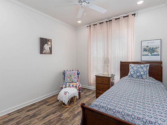 5th image of 107 Rose Row Ln