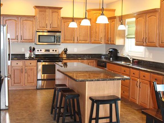 3rd image of 1305 Railside Dr