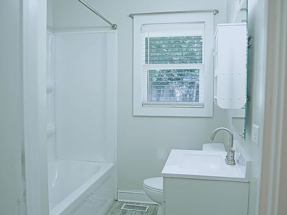 5th image of 2301 Sweetbriar St