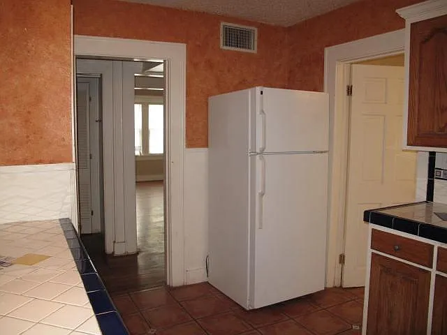 Refrigerator comes with the house