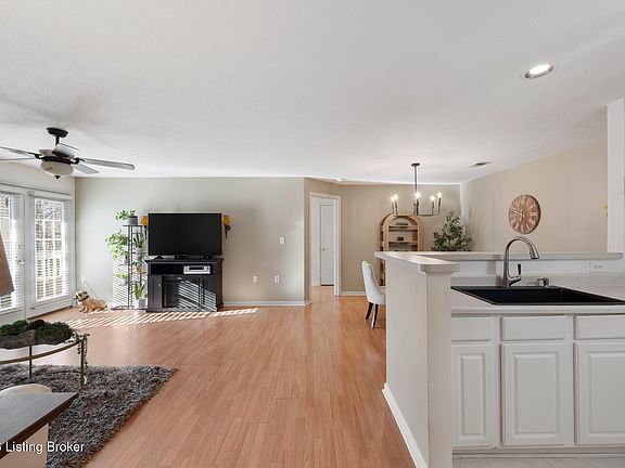 5th image of 6403 Shelton Cir Unit 208