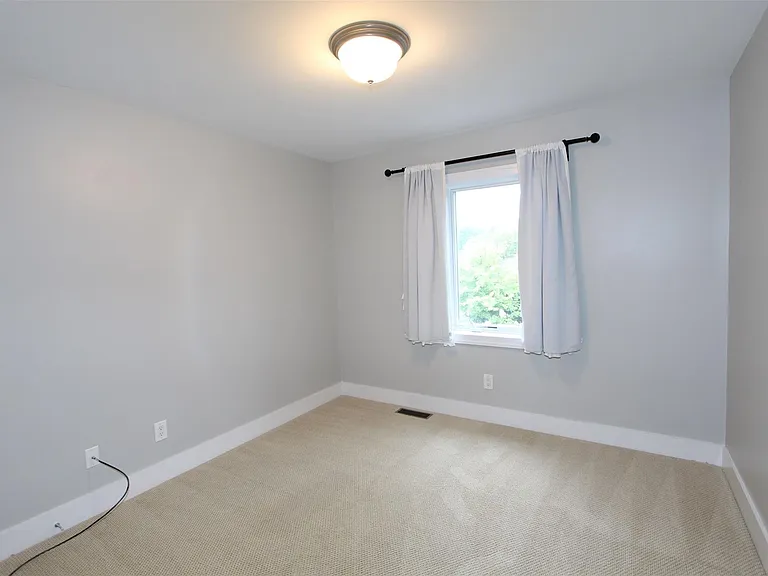 1090 Oakwood Dr — Photo 21
