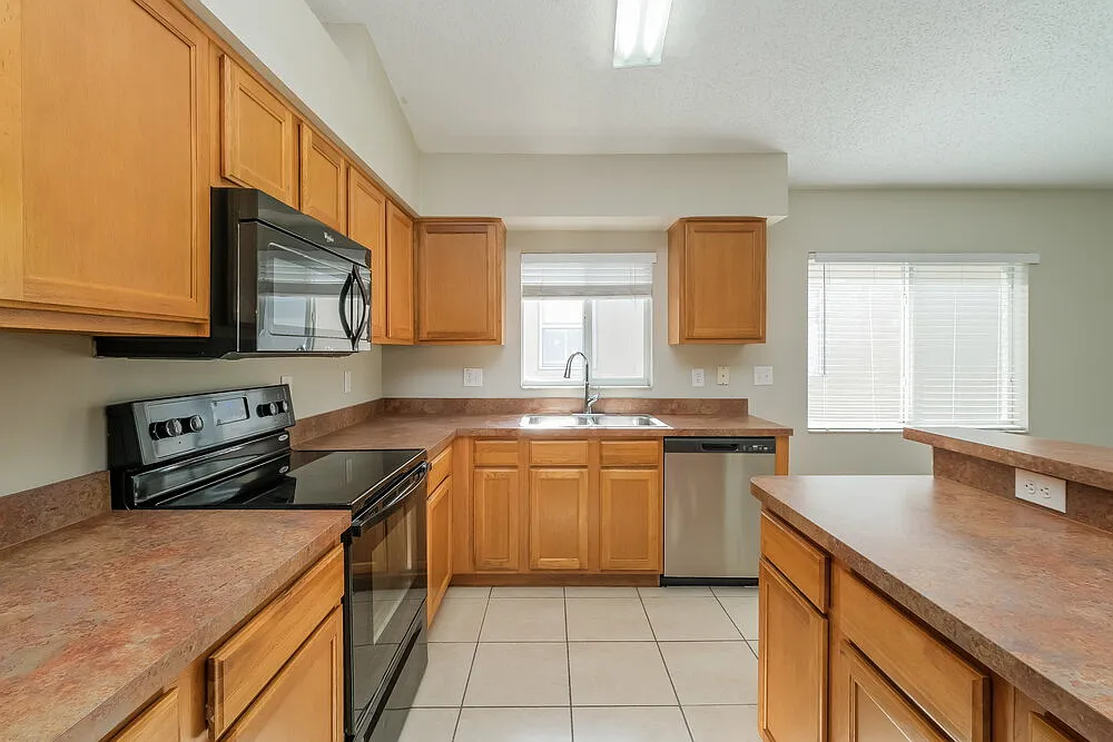 4 bed, 2.0 bath, 2061 sqft, $2,410 — Photo 4