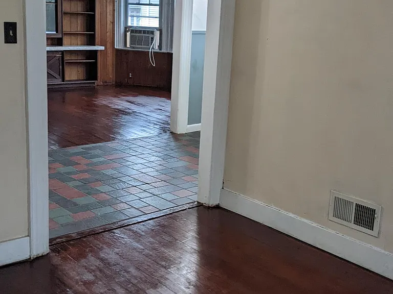 119 W Burke St — Photo 5