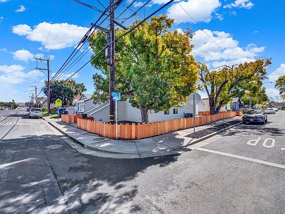 5th image of 1901 Georgia Street