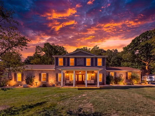 211 Etzler Rd, Troutville, VA 24175