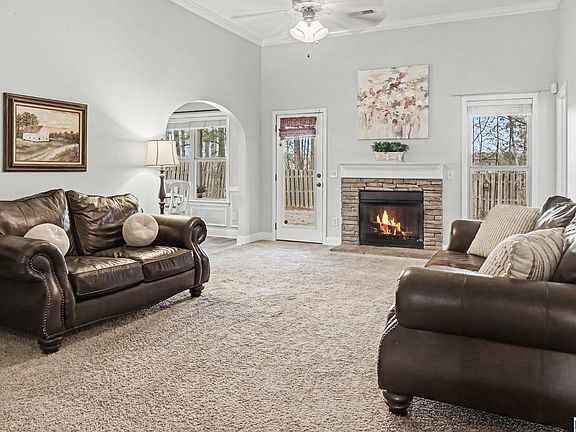 4th image of 1098 Emerald Ridge Dr