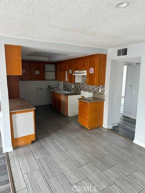 2 bed, 1025 sqft, $2,400 — Photo 4