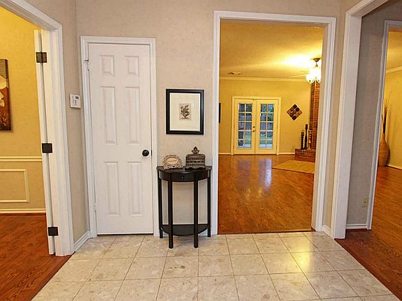 View when walk in. Door knobs downstairs are oil rubbed bronze.