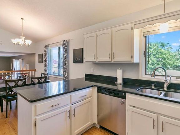 5th image of 9136 Prestwick Ct N