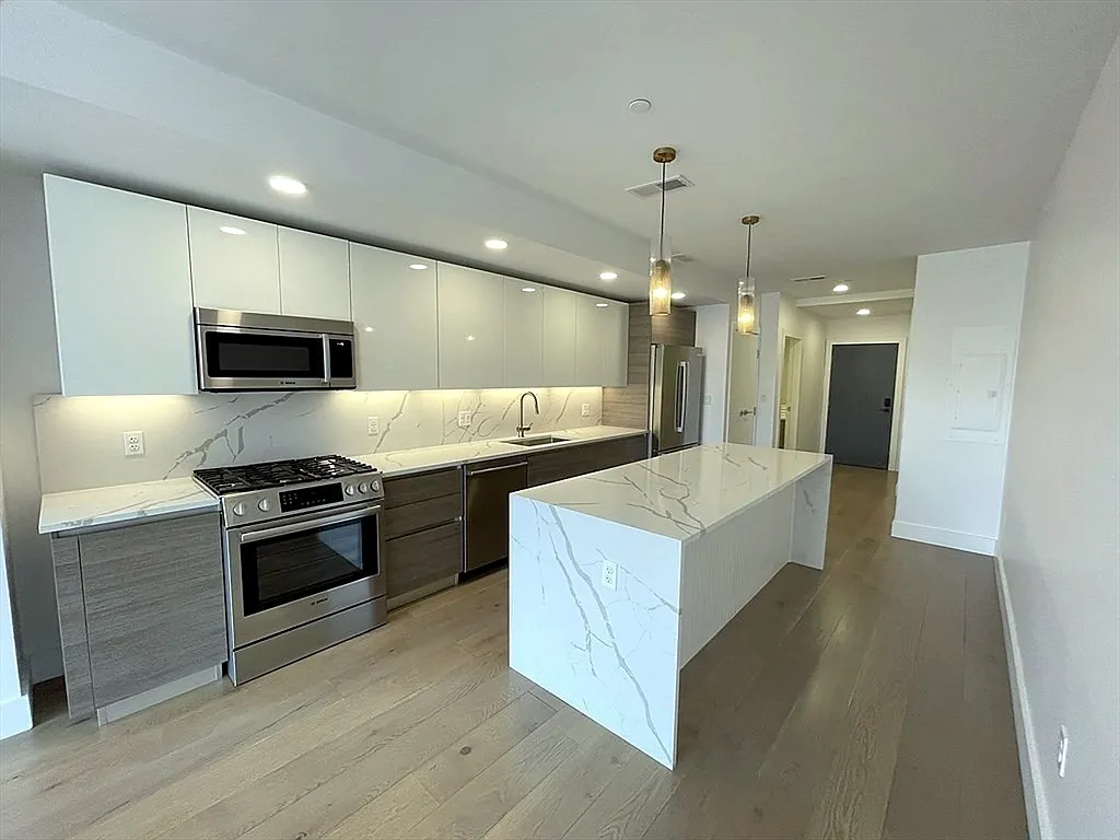 1 bed, 1.0 bath, 779 sqft, $3,200 — Photo 3