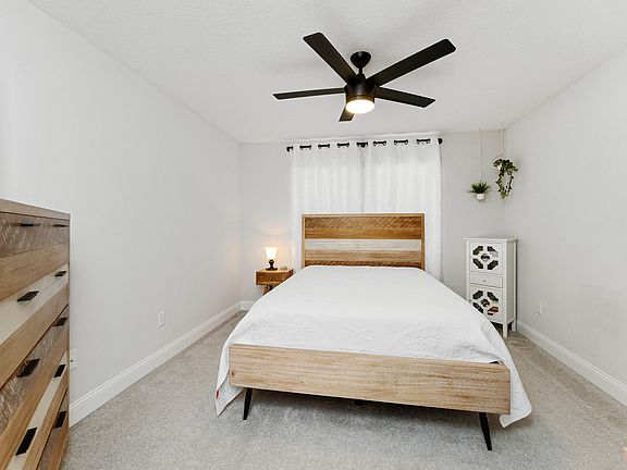 3rd image of 13928 Molina Dr