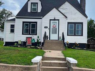 916 9th St, Fairbury, NE 68352