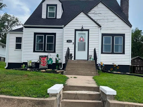 916 9th St, Fairbury, NE 68352