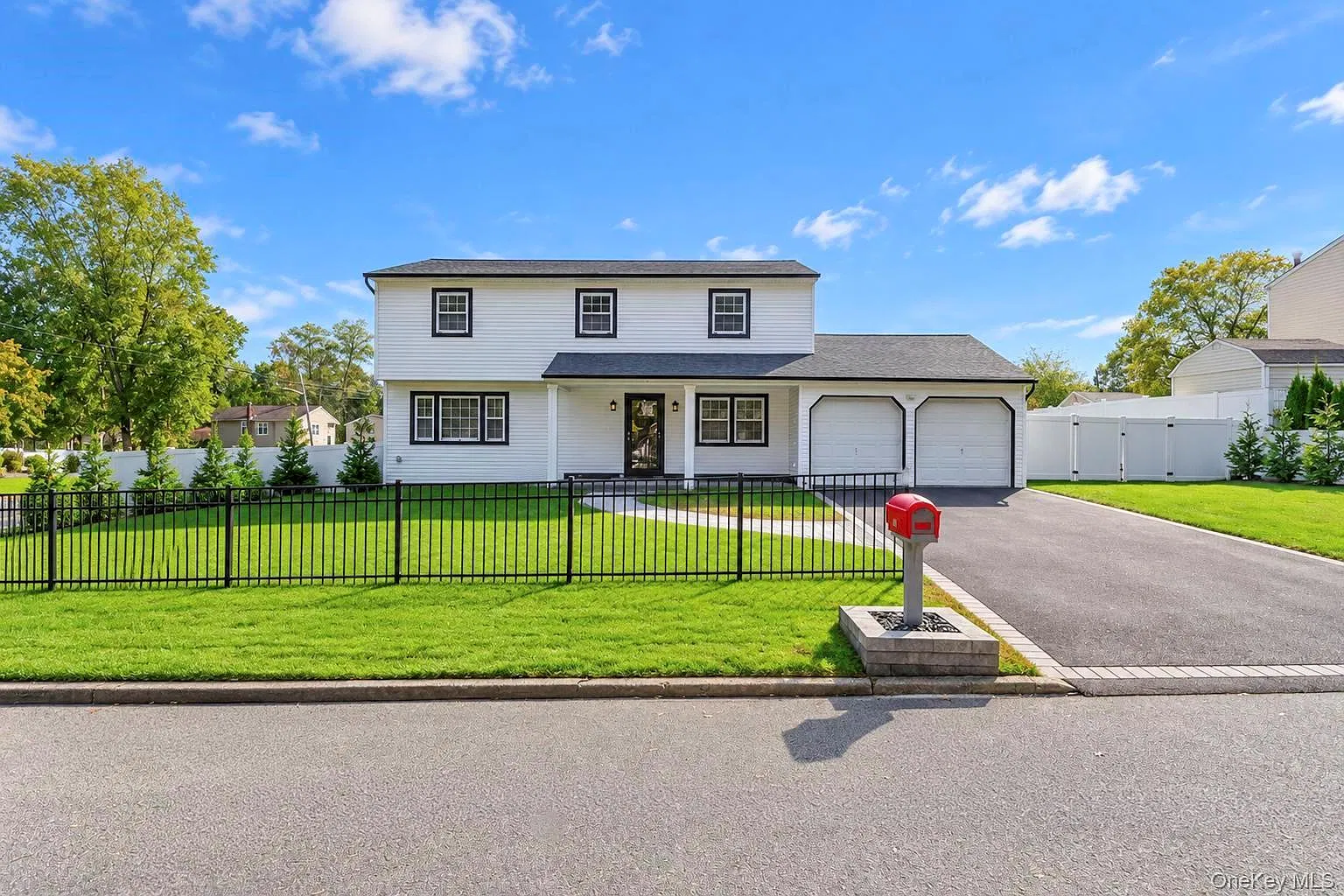5 bed, 2.5 bath, 2200 sqft, $7,900 — Photo 3