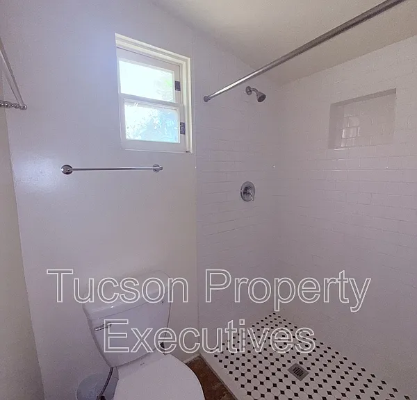 343 S Convent Ave — Photo 17