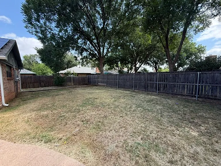 1949 Chimneywood Ct — Photo 17