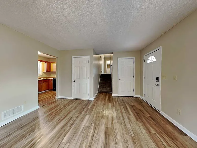 110 Auburn Park — Photo 7
