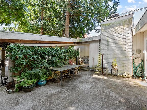 4th image of 14109 Blackburn Ave