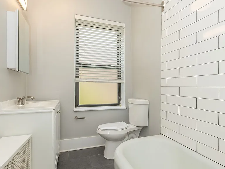 800-810 Michigan — Photo 15