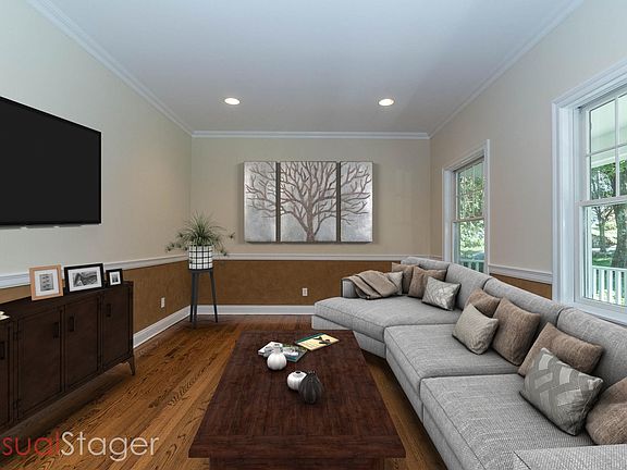 4th image of 56 Fox Glen Dr