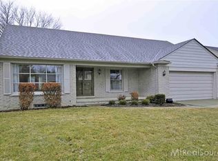 594 Blairmoor Ct, Grosse Pointe Woods, MI 48236