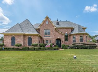 9165 Forest Island Dr N, Collierville, TN 38017
