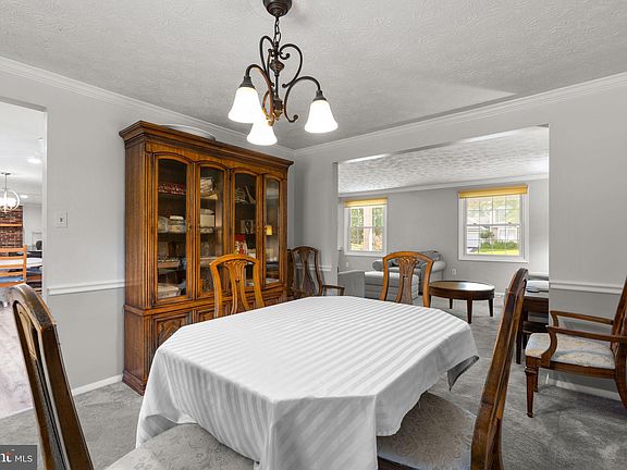 4th image of 4013 Cherry Valley Dr