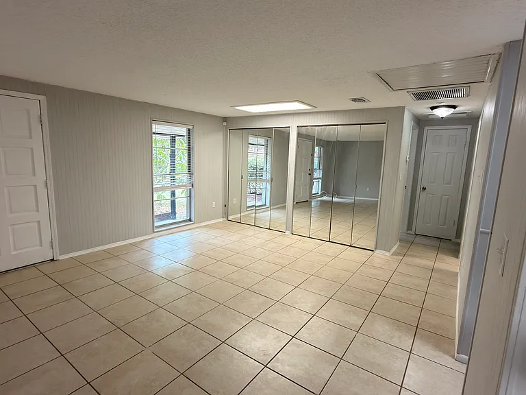 1116 Grantwood Ave — Photo 7