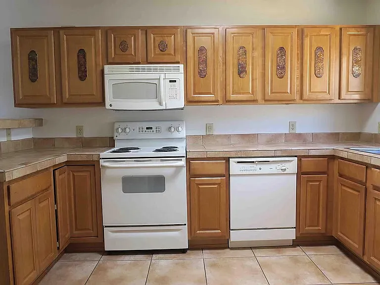2 bed, 969 sqft, $1,550 — Photo 3