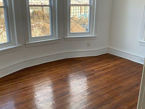 3rd image of 463 W Coulter St