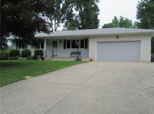 1497 Driftwood Ln, Macedonia, OH 44056