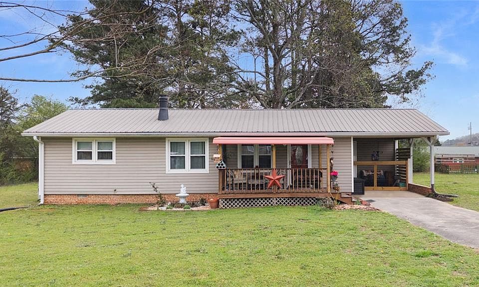 1st image of 141 Ruben Dr NE