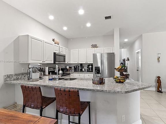 5th image of 5343 SW 40th Ave
