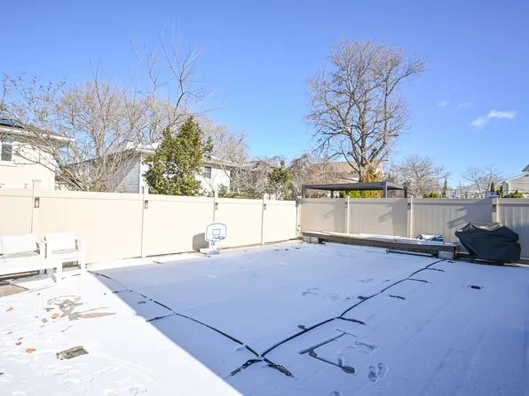 320 Whitman Drive image 25 of 27