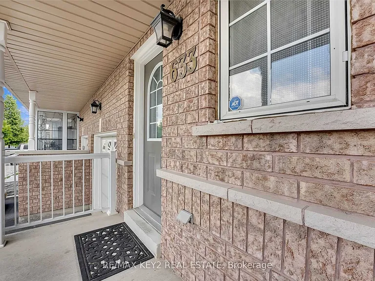 633 Caboto Trl — Photo 4