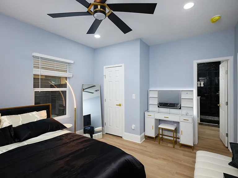 1515 W Kings Hwy — Photo 17