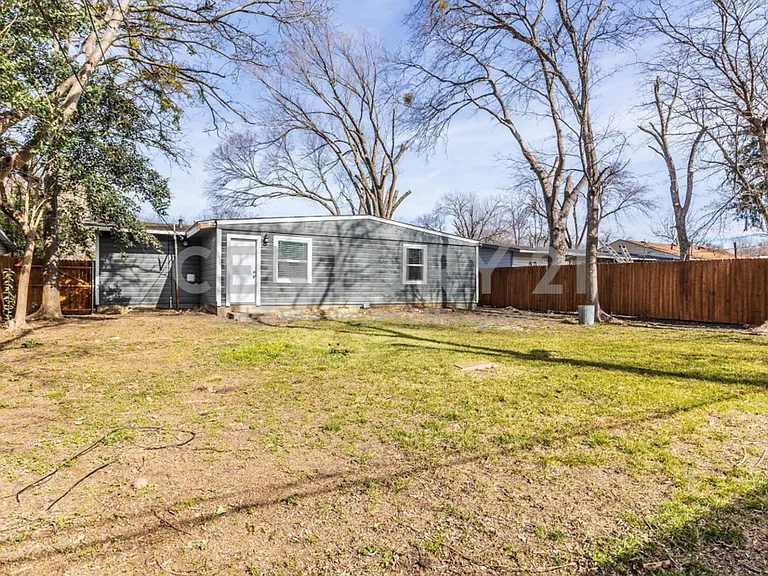 2134 Fenwick Dr — Photo 13