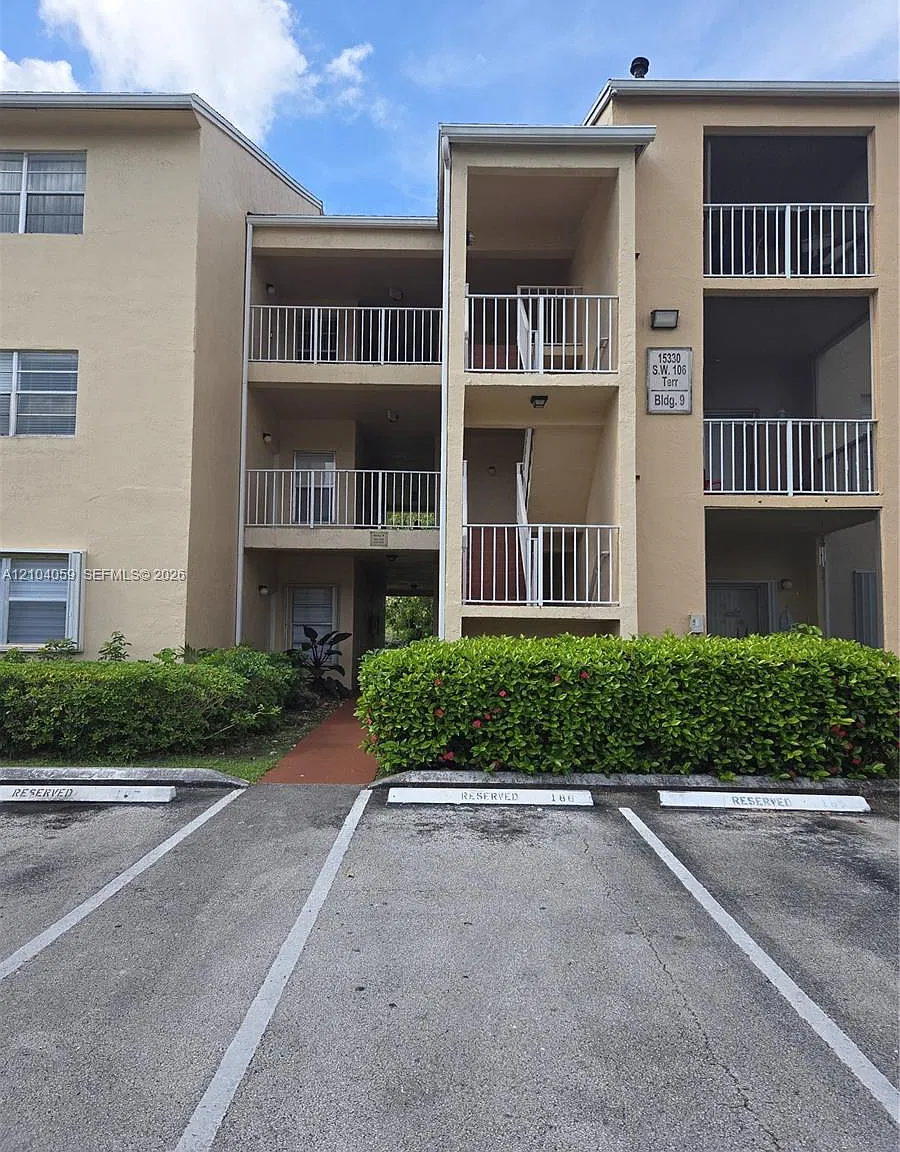 15330 SW 106th Ter — Photo 1
