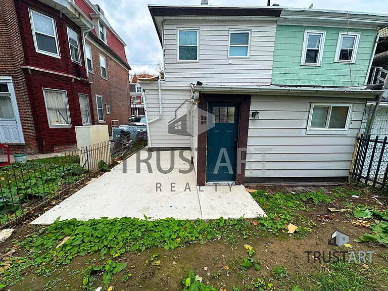 4633 Penn St #1 — Photo 17