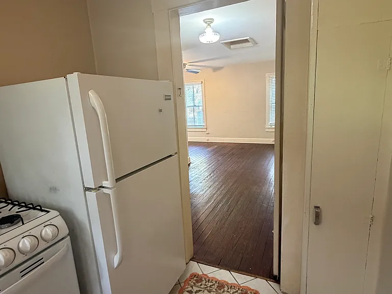 824 1/2 E University Ave #4 — Photo 12