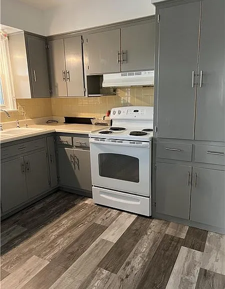 130 W McConnell Ave — Photo 5