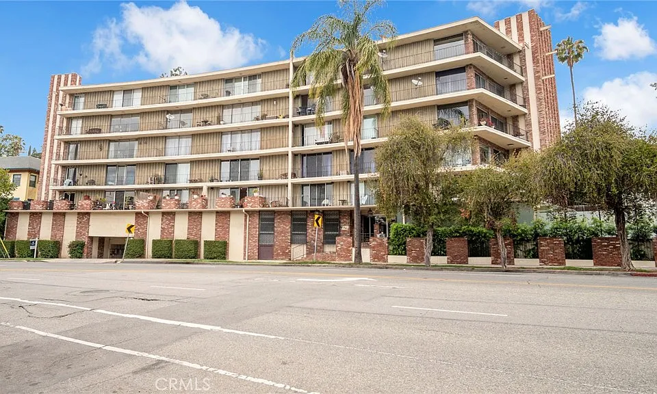 2260 N Cahuenga Blvd #106