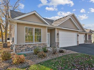 712 Bibeau Ct, Vadnais Heights, MN 55127