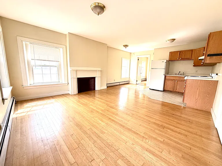 128 Hammond St #6 — Photo 1