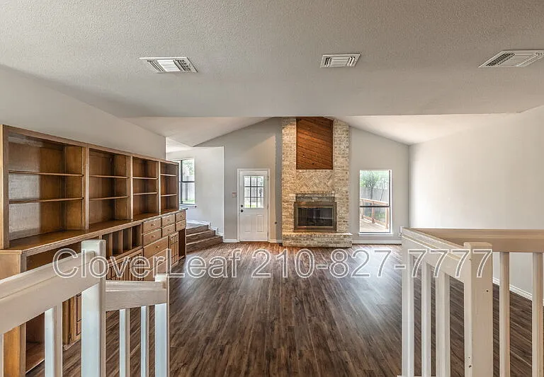 2907 Burnt Oak St — Photo 4