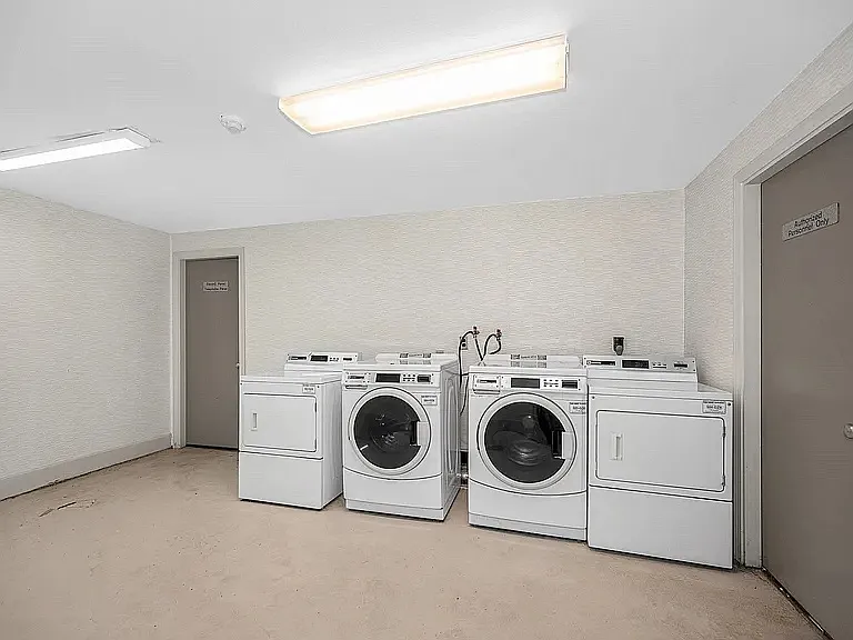 95 E Broadway St #10 — Photo 11