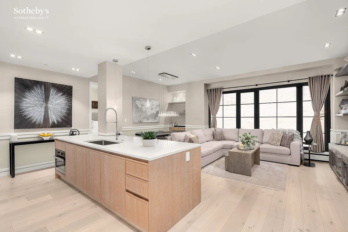 225 West 17th St Unit 4B  